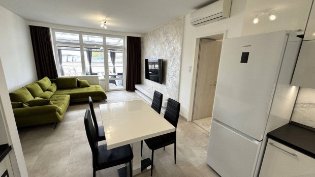 Damjanich lak�parkban Exkluz�v Penthouse liftes lak�s elad�