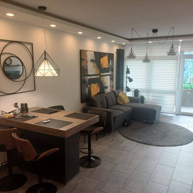 Damjanich lak�parki eleg�ns lak�s elad�