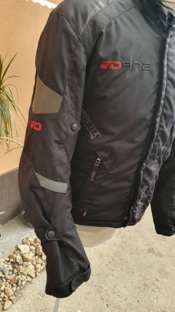 Dane goretex dzseki protectoros 50 méret