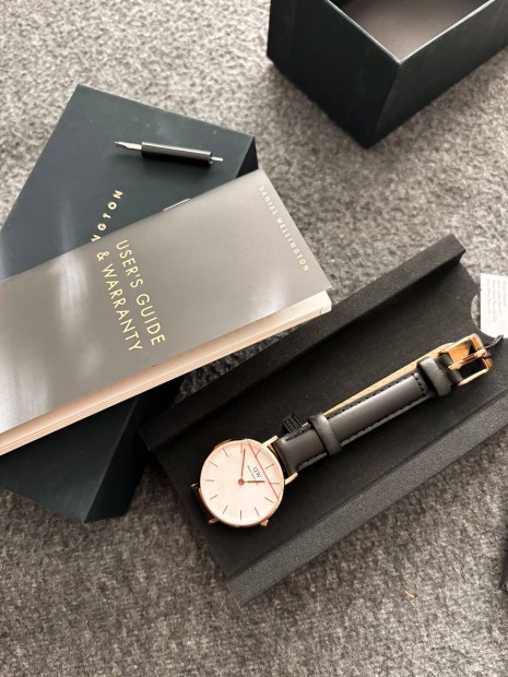 Daniel Wellington Petite Sheffield ni ra karra