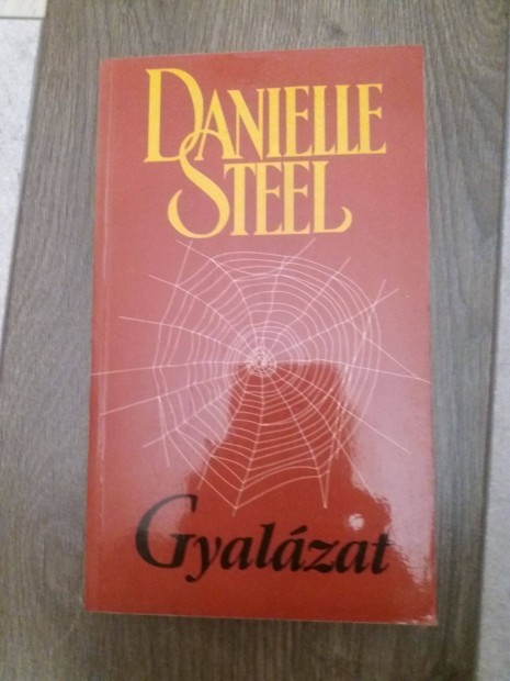 Danielle Steel: Gyalzat, Fensg