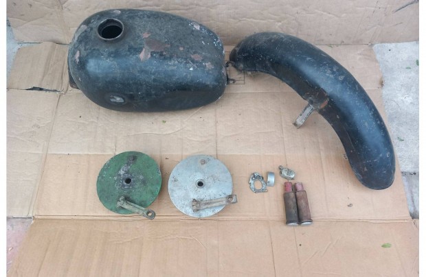 Danuvia 125 alkatr�szek egyben elad�ak