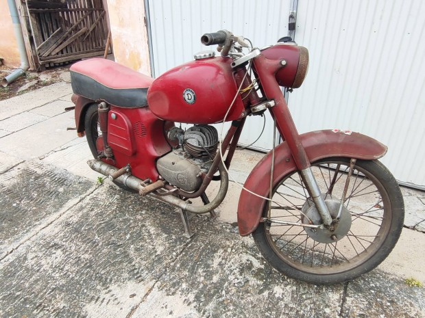 Danuvia 1960 As pap�rokkal elad� 