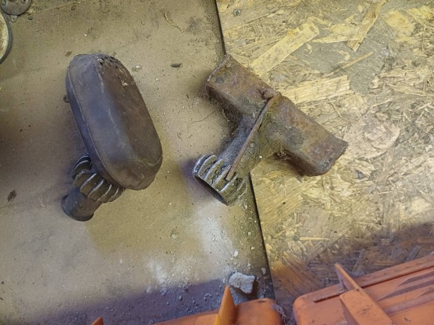 Danuvia blokkos kerti g�p kipufog�.