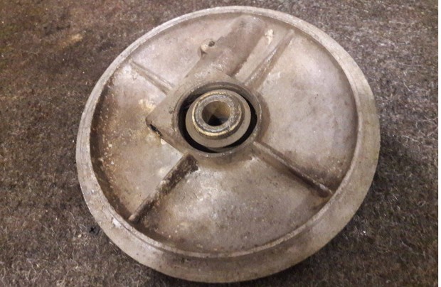 Danuvia gy�ri els� ker�k agy lemez kilom�ter�ra meghajt� fal