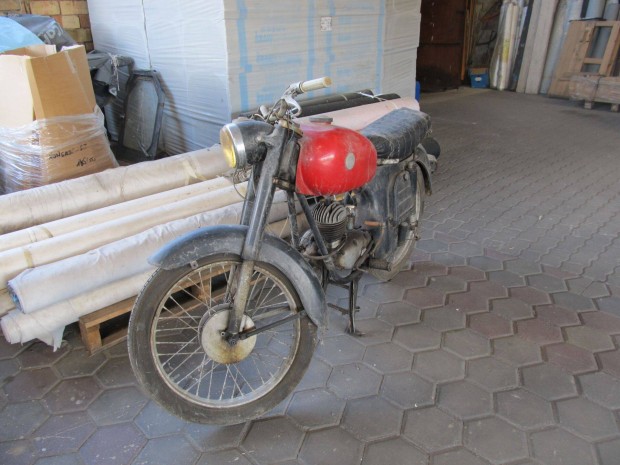 Danuvia motorkerékpár komplett 125 cm3 + alkatrészek