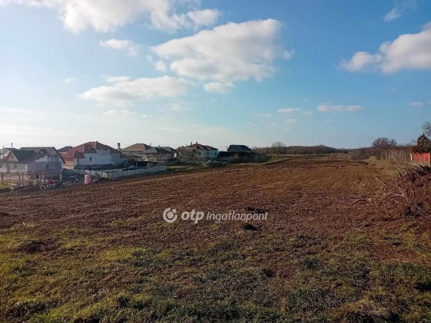 D�nyi elad� 795 nm-es telek