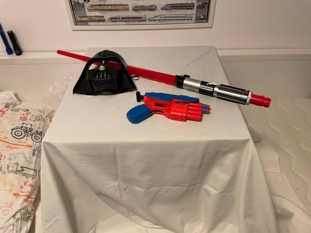 Darth Vader laser kard �s egy nerf pisztoly