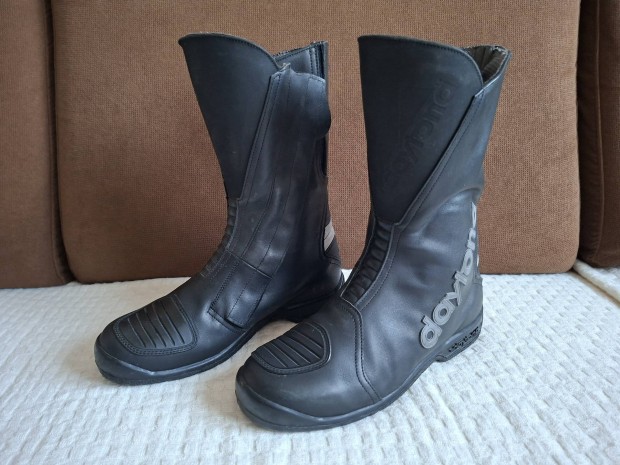 Daytona n�i motoros csizma �r alatt elad�