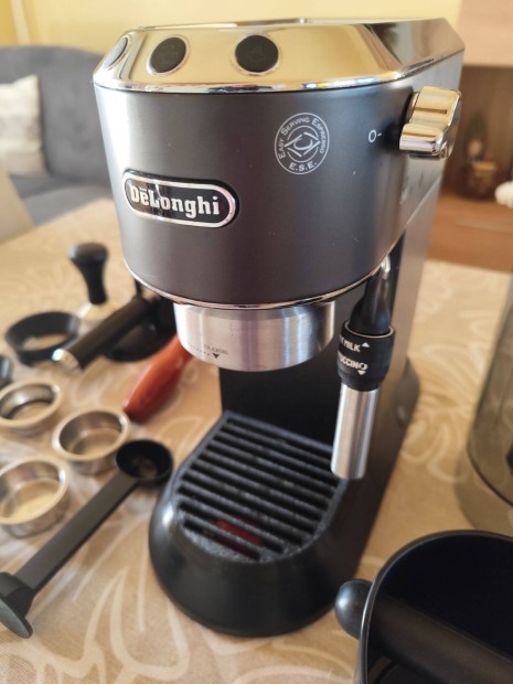 De'longhi Dedica EC 685 -BK