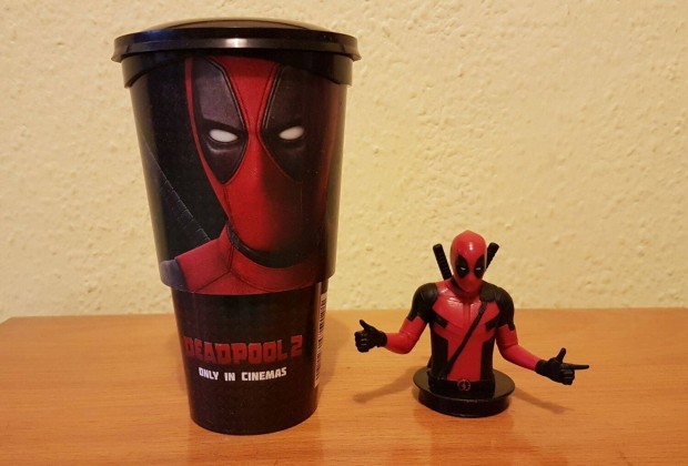 Deadpool 2 mozis pohr + figura