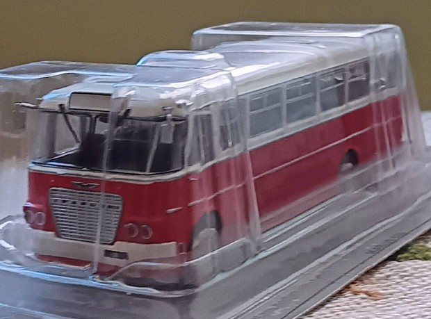 Deagostini Ikarus 620 újsággal eladó