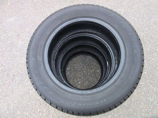 Debica 175/65 R14 Téli gumi eladó