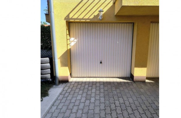 Debrecen Belvros kzeli garzs elad!
