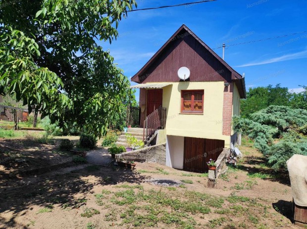 Debrecen Biczó István kertben, 38 m2 Zárt kerti  családi ház 810 m2