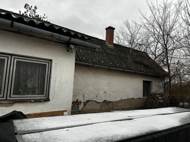 Debrecen Bicz� Istv�n kertben fel�j�tand� csal�di h�z elad�