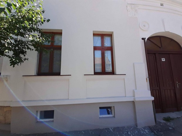 Debrecen Cegl�d utca lak�s elad�