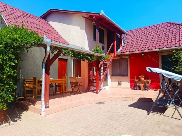 Debrecen Csap�kertben nappali + 3 szob�s csal�di h�z elad�