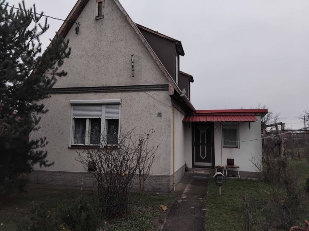 Debrecen-Dombos tet�teres csal�di h�z elad�!