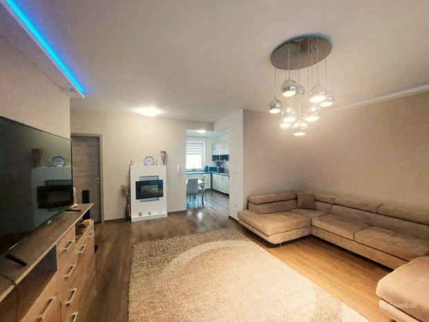 Debrecen Epreskertben 1.emeleti, 95 m2-es, modern lakás kocsibeállóval