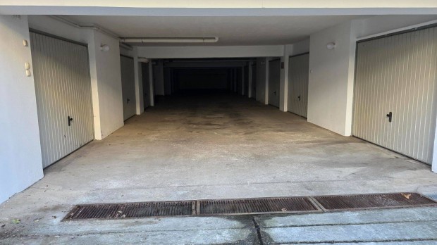 Debrecen Gy�ngy�si utcai 17 nm-es gar�zs + 3 nm-es t�rol� elad�