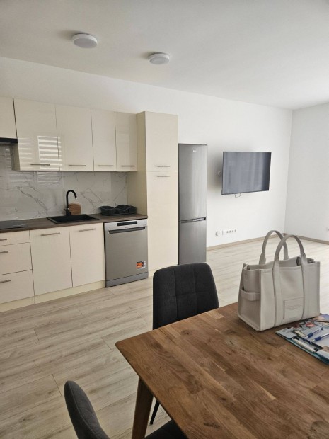 Debrecen Hatvan utcai kertben ikerh�z elad�