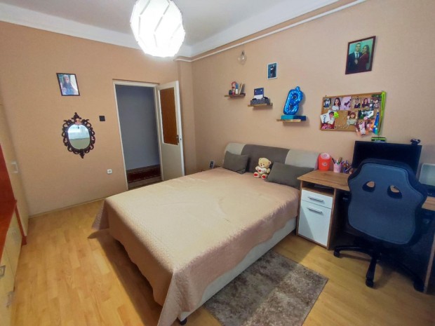 Debrecen Kerekestelepi, 1986-ban �p�lt, 80 m2 3 szob�s, fel�jitott,