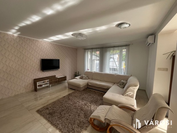 Debrecen Kertv�rosi Lak�parkban Ig�nyes Sz�p H�z