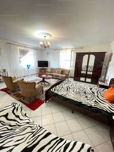 Debrecen K�ls� Di�szegi u 13500 m2 telekkel , 219 m2 5 szob�s, 2