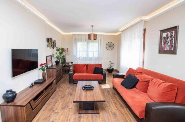 Debrecen Nagyerdn, nappali+ 5 szobs, dupla komfortos, 170nm-es hz