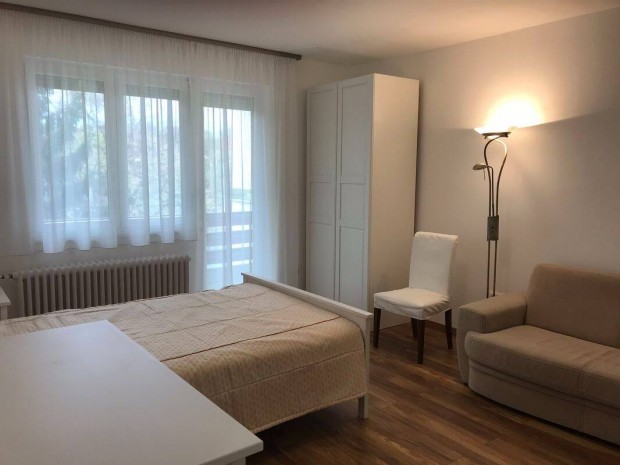 Debrecen Simonyi �.: 3 szob�s, berendezett lak�s gar�zzsal kiad�!