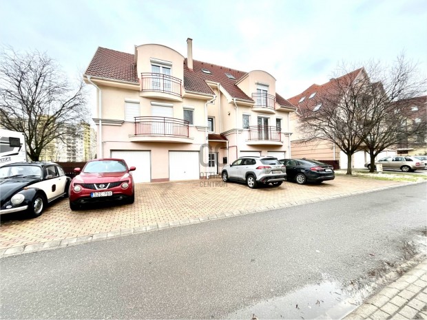 Debrecen Sz�chenyi kertben 4 szob�s t�rsash�zi lak�s