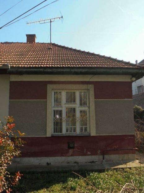 Debrecen Szchenyikertben 40 m2-es 1 szobs feljtand ikerhz elad!