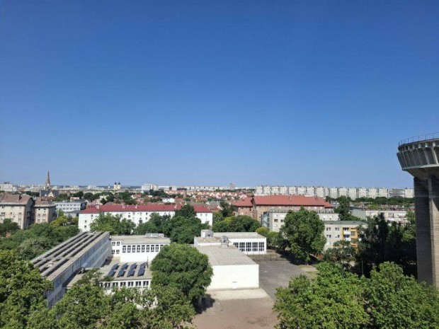 Debrecen V�ztorony utc�n 3 szob�s fel�j�tott lak�s elad�