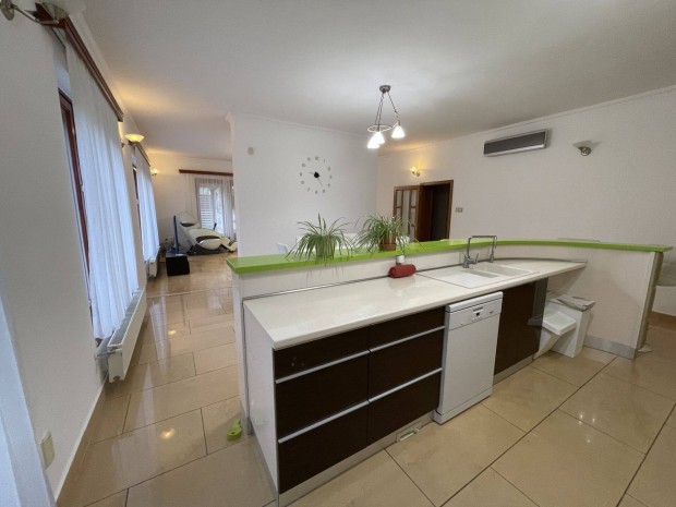 Debrecen, Bihari kertben, 4 szob�s, t�gla �p�t�s� csal�di h�z elad�!