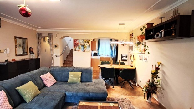 Debrecen, Csigekert: 141 m-es, 5 szob�s, t�gla sorh�z