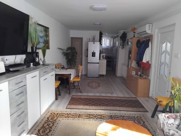 Debrecen, Di�szegi �t, fel�j�tott csal�di h�z elad�!