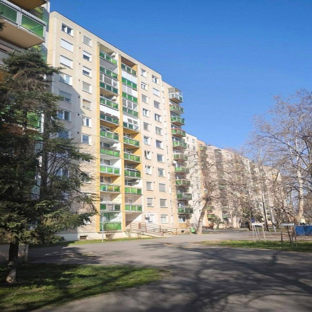 Debrecen, Egyetem k�zel, 51 nm-es lak�s elad� 7. emeleten