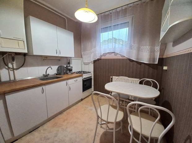 Debrecen, Epreskert / t�rsash�zi lak�s / panel / 2 szoba / 53 m