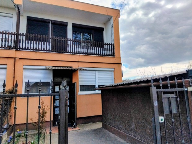 Debrecen ,Epreskert utca, k�t szintes ikerh�z elad�!