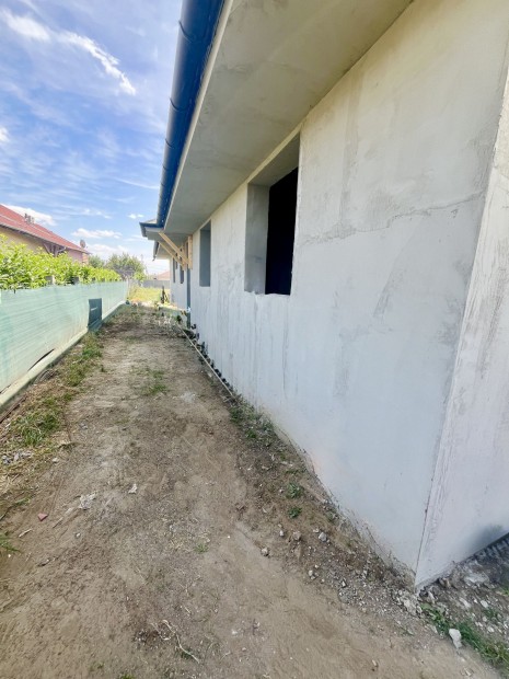 Debrecen, Fels�j�zsa  �j �p�t�s�, modern 5 szob�s ikerh�z ELAD�