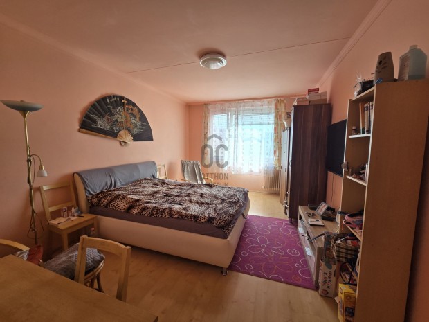 Debrecen, Fényes udvarban, 3 szobás, 4. emeleti társasházi lakás eladó
