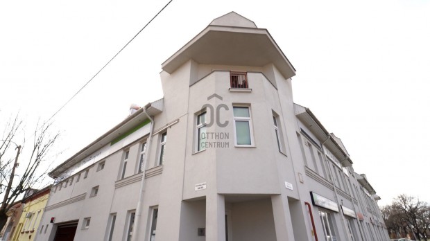 Debrecen, Mesterfalva városrészében, 4 szobás, 2. emeleti, belső kétsz