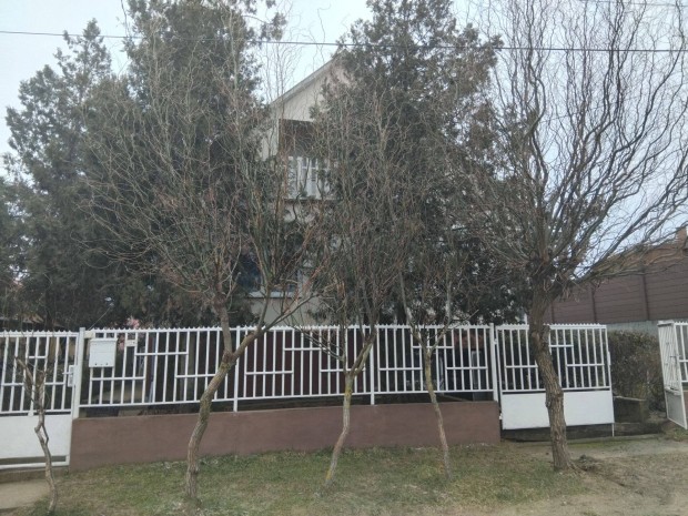 Debrecen, Pajt�s utca, 120 nm-es csal�di h�z elad�!