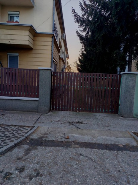 Debrecen, Postakert utcai garázs