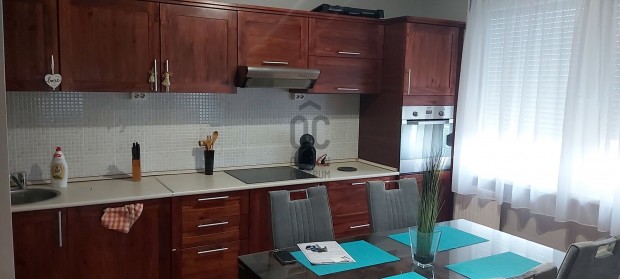 Debrecen, �jkert, F�redi �ton, Egyetemekhez k�zel, villamos vonal�n, 2