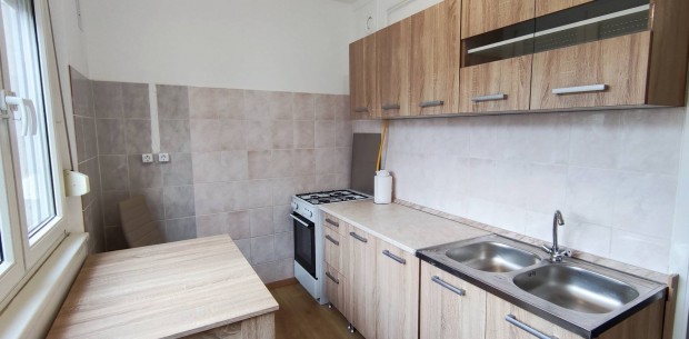 Debrecen, V�nkert / t�rsash�zi lak�s / panel / 2 szoba / 46 m