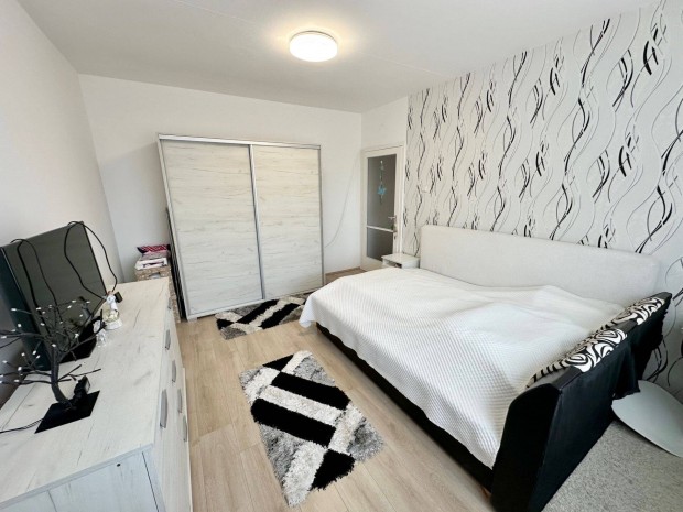 Debrecen, a Kassai �tn�l 3 szob�s 2. emeleti lak�s elad�, g�z kaz�nnal