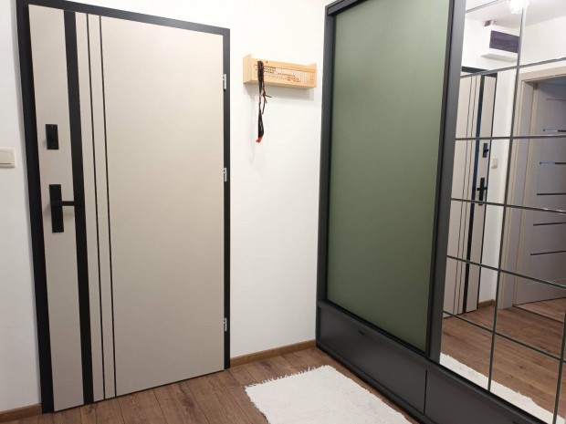 Debrecen, ig�nyesen fel�j�tott f�ldszinti 65 nm-es lak�s elad�