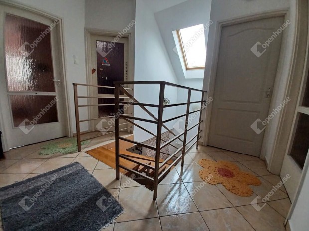 Debrecen csal�di h�zas �vezet�ben h�z elad�!